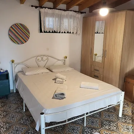 Kaliva Tatil Evi Astris