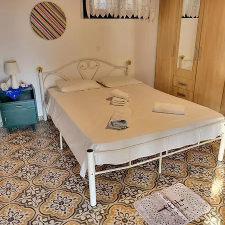 Kaliva Tatil Evi Astris
